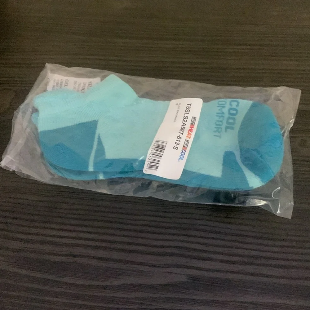 32 degrees new in bag Light Blue robins egg / Tiffany blue Ankle Socks